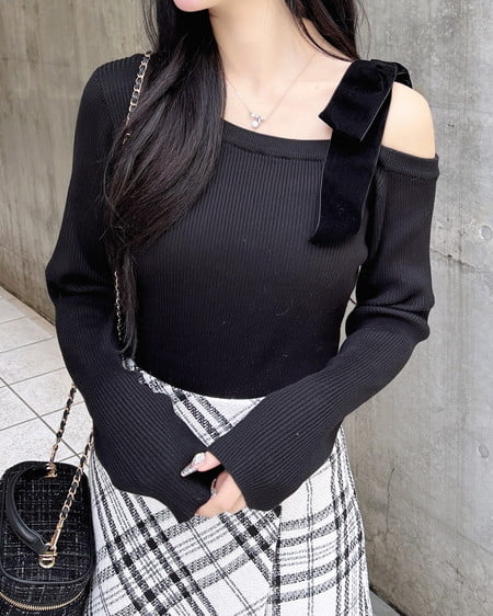 INGNI（イング） リブワンショルベロアリボンニット ｸﾛ