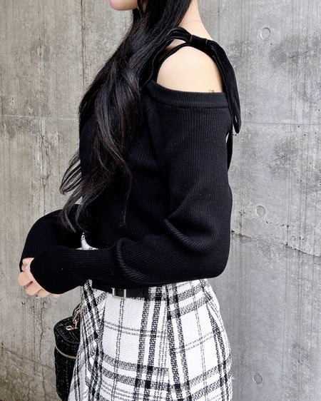 INGNI（イング） リブワンショルベロアリボンニット ｸﾛ