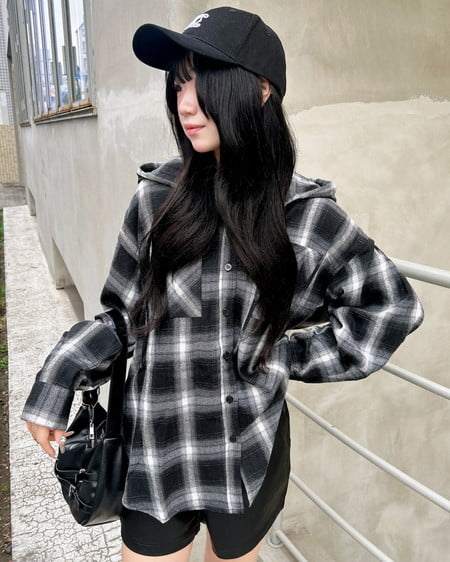 INGNI（イング） フードビッグチェック柄シャツ ｸﾛ/ﾁｪｯｸ