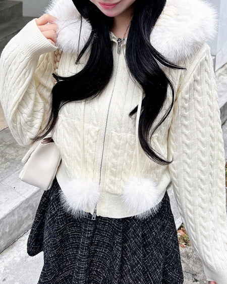 ポンポン付フェイクファーケーブルニットパーカー