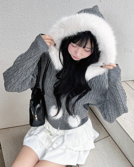 INGNI(イング) ポンポン付フェイクファーケーブルニットパーカー グレー