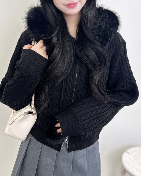 INGNI(イング) ポンポン付フェイクファーケーブルニットパーカー クロ