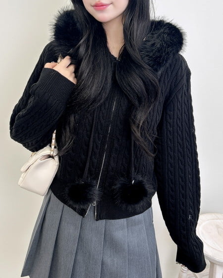 INGNI(イング) ポンポン付フェイクファーケーブルニットパーカー クロ