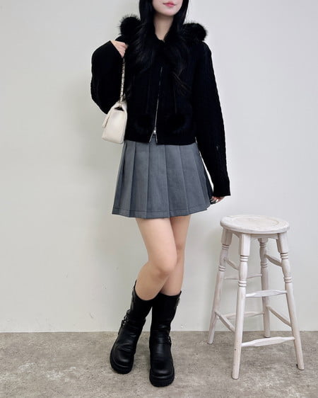 INGNI(イング) ポンポン付フェイクファーケーブルニットパーカー クロ