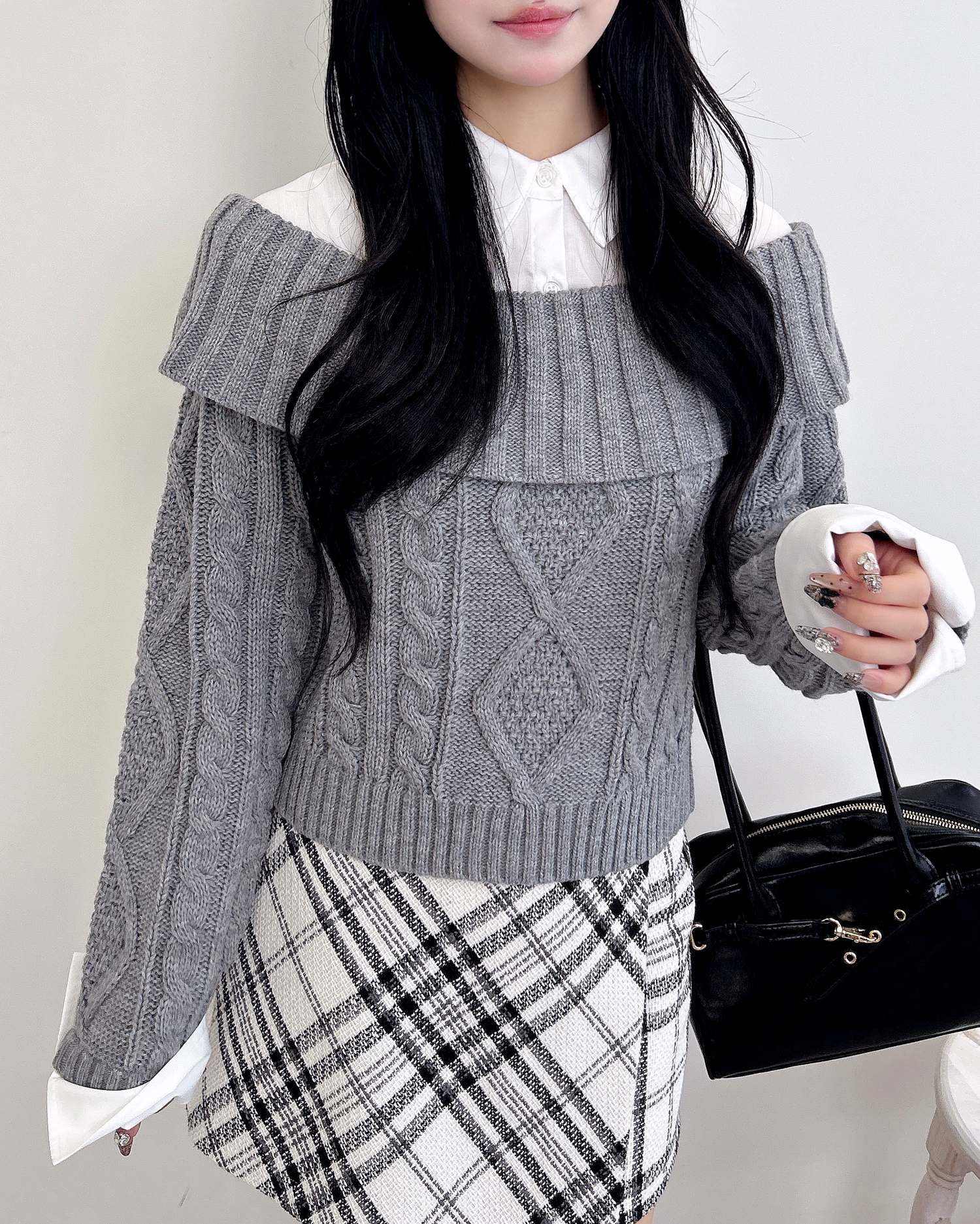 シャツレイヤード風ケーブルオフショルニット