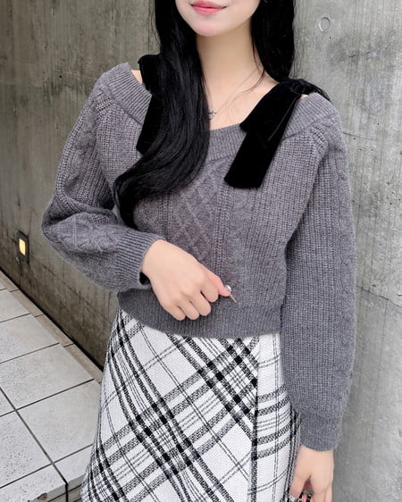 INGNI（イング） 2Wayベロアリボンオフショルケーブルニット ﾁｬｺｰﾙｸﾞﾚｰ