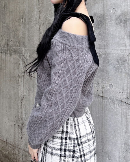 INGNI（イング） 2Wayベロアリボンオフショルケーブルニット ﾁｬｺｰﾙｸﾞﾚｰ