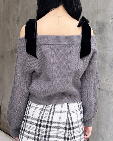 INGNI（イング） 2Wayベロアリボンオフショルケーブルニット ﾁｬｺｰﾙｸﾞﾚｰ