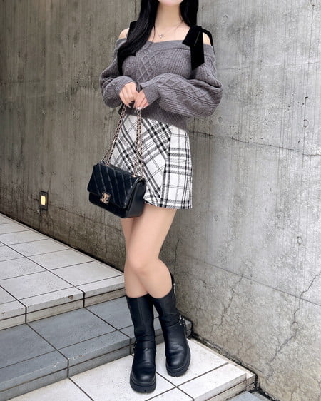 INGNI（イング） 2Wayベロアリボンオフショルケーブルニット ﾁｬｺｰﾙｸﾞﾚｰ