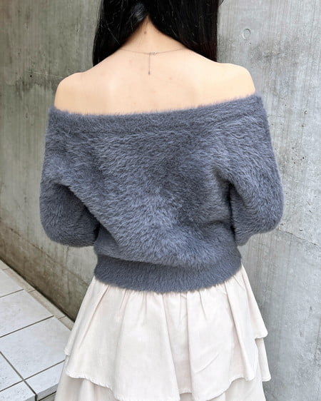 INGNI(イング) オフショルレザーロゴ貼付シャギーニット チャコールグレー/オフホワイト