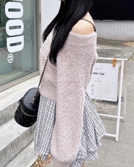 INGNI（イング） オフショルレザーロゴ貼付シャギーニット ﾋﾟﾝｸﾍﾞｰｼﾞｭ/ｵﾌﾎﾜｲﾄ