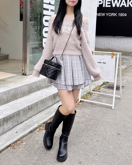 INGNI（イング） オフショルレザーロゴ貼付シャギーニット ﾋﾟﾝｸﾍﾞｰｼﾞｭ/ｵﾌﾎﾜｲﾄ