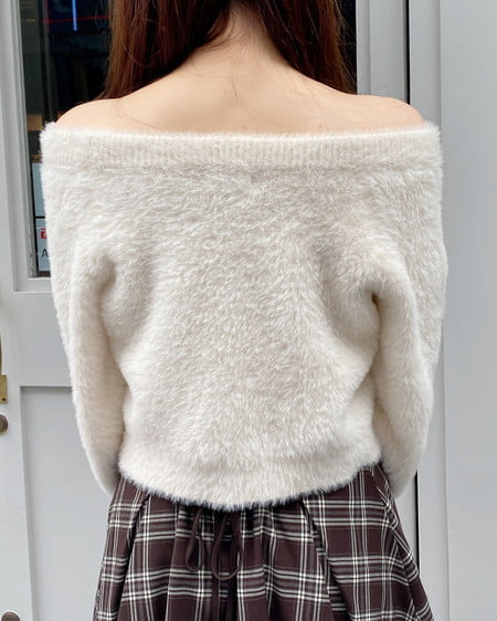 INGNI(イング) オフショルレザーロゴ貼付シャギーニット オフホワイト/ベージュ