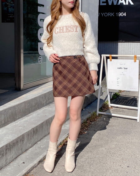 INGNI(イング) オフショルレザーロゴ貼付シャギーニット オフホワイト/ベージュ