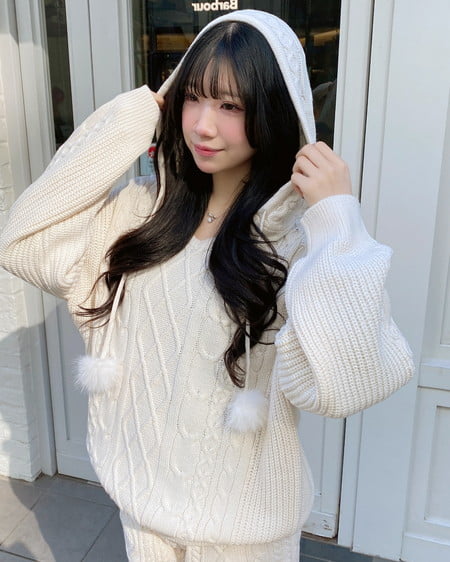 ポンポン付ケーブルチュニックニットパーカー