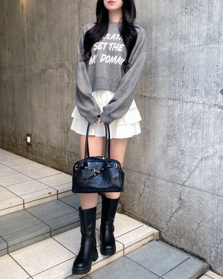 INGNI（イング） ショート丈3段ロゴニット ﾁｬｺｰﾙｸﾞﾚｰ/ｵﾌﾎﾜｲﾄ