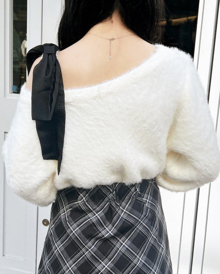 INGNI（イング） 肩リボンワンショルフェザーニット ｵﾌﾎﾜｲﾄ/ｸﾛ