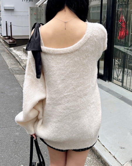 INGNI（イング） 肩リボンワンショルシャギーチュニックニット ｱｲﾎﾞﾘｰ/ｸﾛ