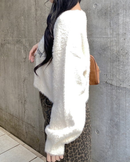 INGNI（イング） ショート丈フェザー3段ロゴニット ｵﾌﾎﾜｲﾄ/ｸﾛ