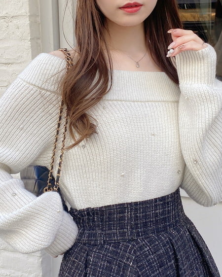 INGNI（イング） もちもちラメパールビジュー付オフショルニット ｵﾌﾎﾜｲﾄ