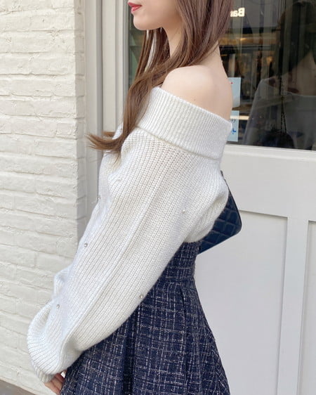 INGNI（イング） もちもちラメパールビジュー付オフショルニット ｵﾌﾎﾜｲﾄ