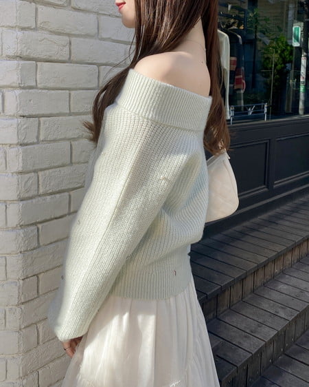 INGNI（イング） もちもちラメパールビジュー付オフショルニット ﾐﾝﾄｸﾞﾘｰﾝ