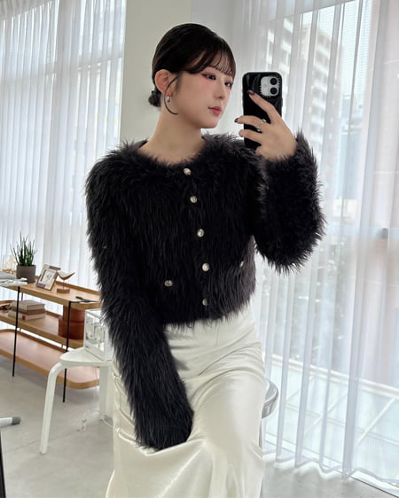 INGNI（イング） ショート丈金ボタンシャギーニットカーディガン ｸﾛ