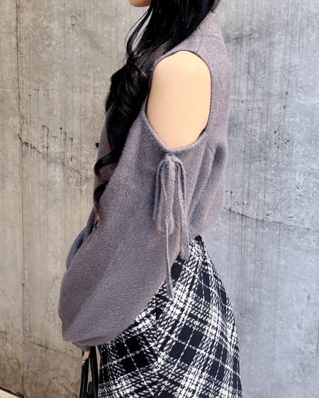 INGNI（イング） 肩開きラメフェザーニット ﾁｬｺｰﾙｸﾞﾚｰ