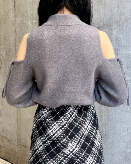 INGNI（イング） 肩開きラメフェザーニット ﾁｬｺｰﾙｸﾞﾚｰ