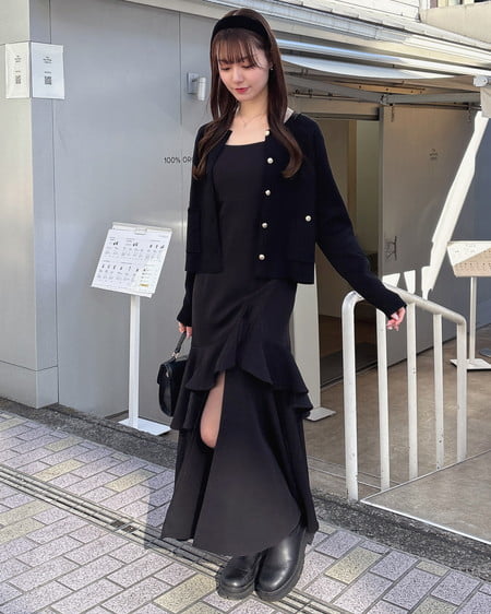 INGNI（イング） 金ボタンスポンディッシュニットカーディガン ｸﾛ