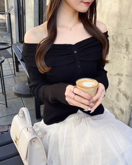 INGNI（イング） フロントボタンオフショルニット ｸﾛ