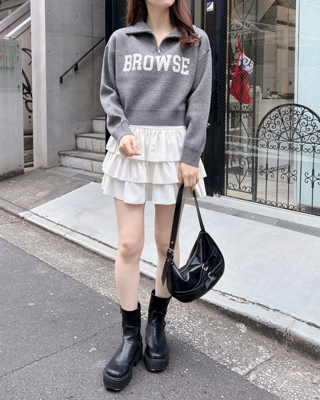 INGNI（イング） ハーフジップショート丈ロゴニット ﾁｬｺｰﾙｸﾞﾚｰ/ｵﾌﾎﾜｲﾄ