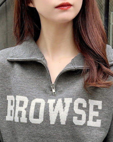 INGNI（イング） ハーフジップショート丈ロゴニット ﾁｬｺｰﾙｸﾞﾚｰ/ｵﾌﾎﾜｲﾄ