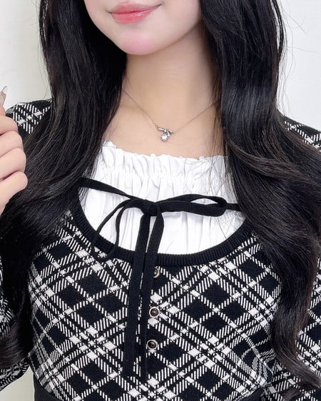 INGNI（イング） フロントフリルドッキングチェック柄ニット ｸﾛ/ｱｲﾎﾞﾘｰ