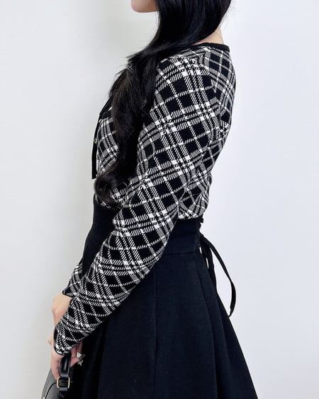 INGNI（イング） フロントフリルドッキングチェック柄ニット ｸﾛ/ｱｲﾎﾞﾘｰ