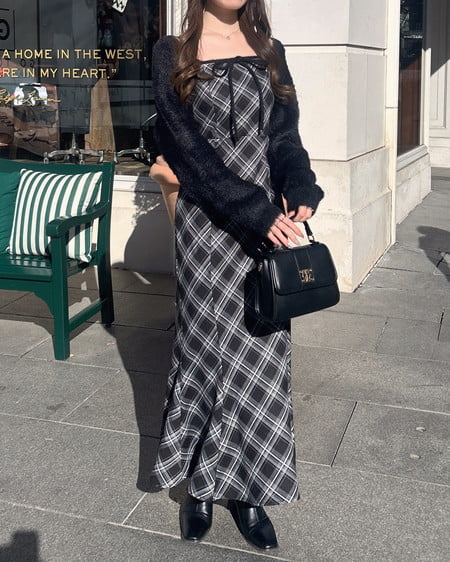 INGNI（イング） エンブレム付ショルダーバッグ ｸﾛ