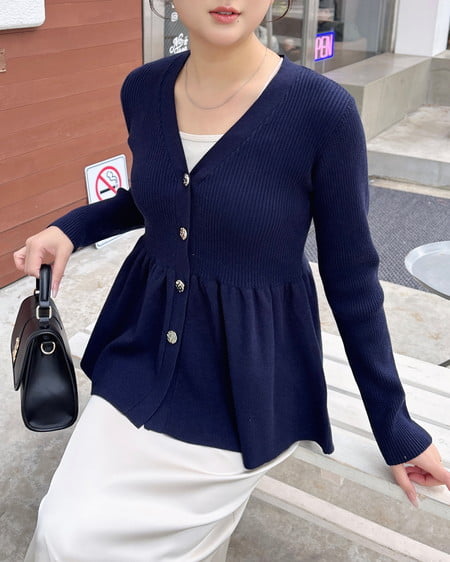 金ボタンペプラムニットカーディガン