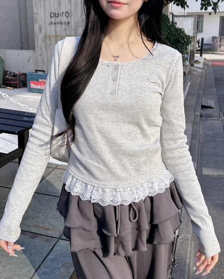 INGNI（イング） ヘンリーネックレース付プレートロゴ長袖リブトップス ｸﾞﾚｰ