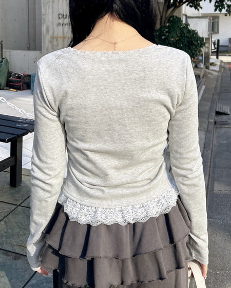 INGNI（イング） ヘンリーネックレース付プレートロゴ長袖リブトップス ｸﾞﾚｰ