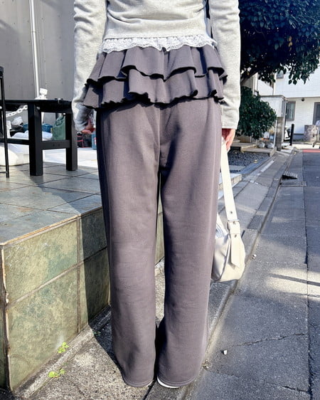 INGNI（イング） フリルスウェットパンツ ﾁｬｺｰﾙｸﾞﾚｰ