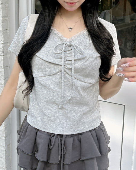 【2／18 2時までの限定価格】【WEB限定】レース付フロントギャザーリボンリブトップス