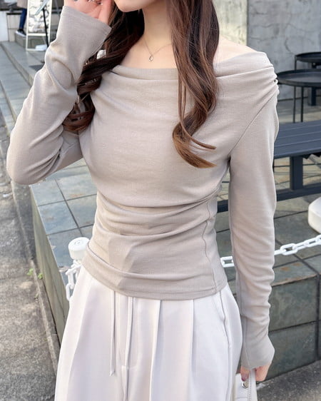 【プレミアムライン INGNI SOELA】ギャザードレープトップス