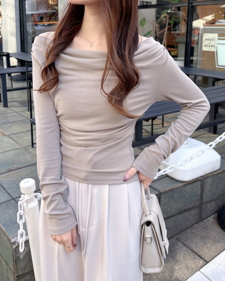 INGNI（イング） ギャザードレープトップス ｸﾞﾚｰｼﾞｭ