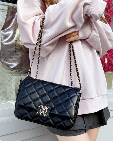 INGNI（イング） エンブレム付キルティングショルダーバッグ ｸﾛ