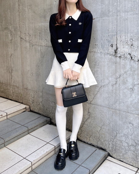 INGNI（イング） 襟付配色金ボタンニットカーディガン ｸﾛ/ｵﾌﾎﾜｲﾄ