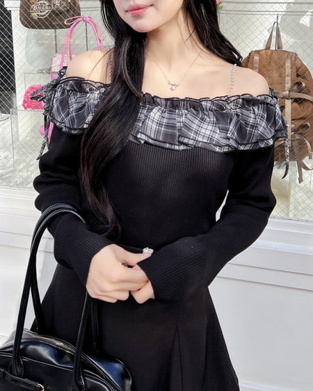 INGNI(イング) パールチェーンオフショルフリルニット クロ/クロチェック