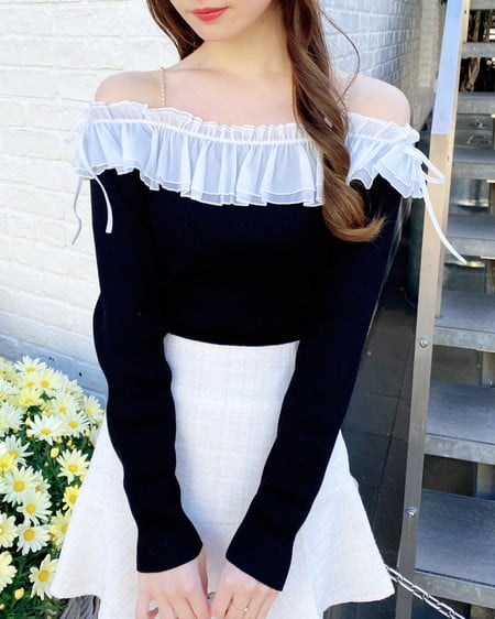 INGNI(イング) パールチェーンオフショルフリルニット