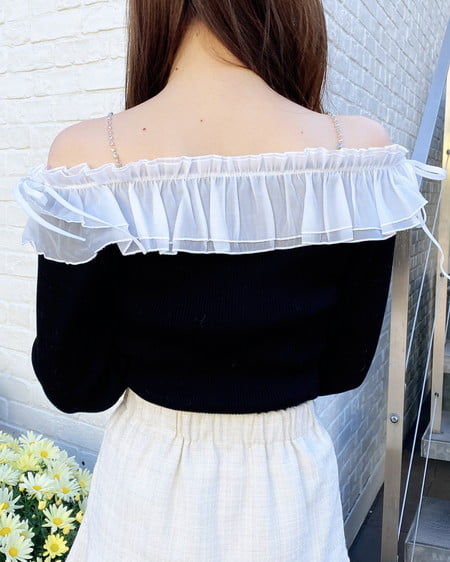 INGNI（イング） パールチェーンオフショルフリルニット ｸﾛ/ｵﾌﾎﾜｲﾄ