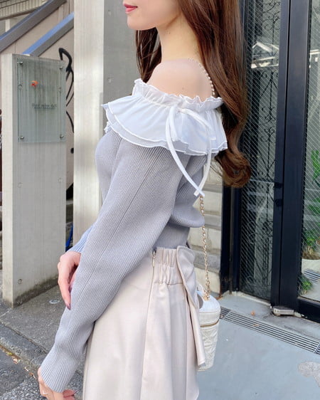 INGNI（イング） パールチェーンオフショルフリルニット ｸﾞﾚｰ/ｵﾌﾎﾜｲﾄ