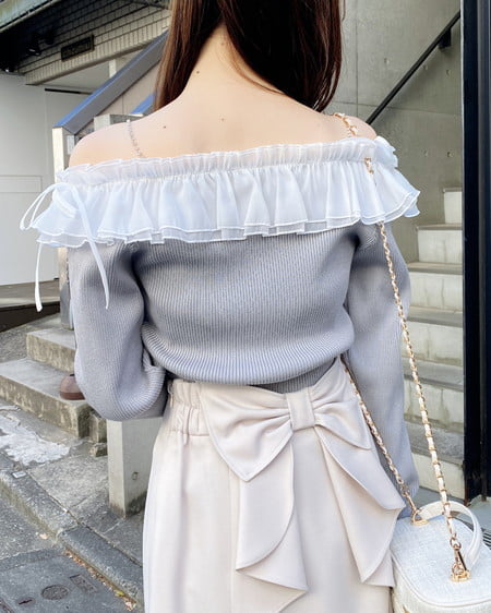 INGNI（イング） パールチェーンオフショルフリルニット ｸﾞﾚｰ/ｵﾌﾎﾜｲﾄ